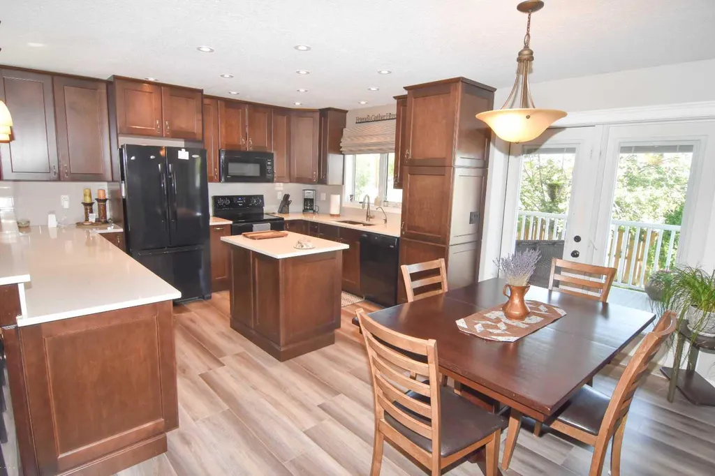 254 Maple Grove Crescent Strathmore AB T1P 1G2