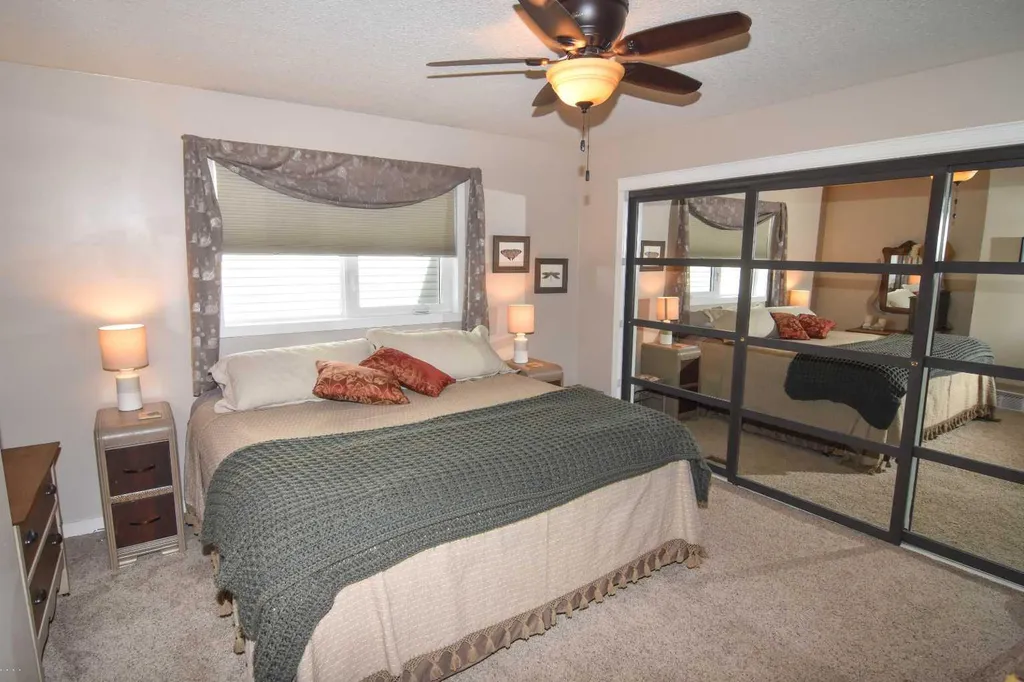 254 Maple Grove Crescent Strathmore AB T1P 1G2