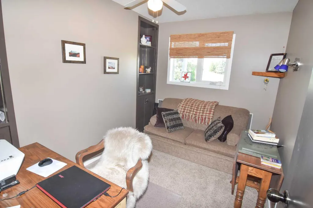 254 Maple Grove Crescent Strathmore AB T1P 1G2