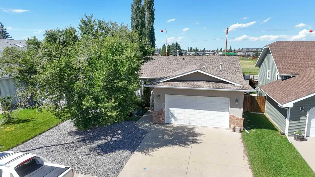 254 Maple Grove Crescent Strathmore AB T1P 1G2
