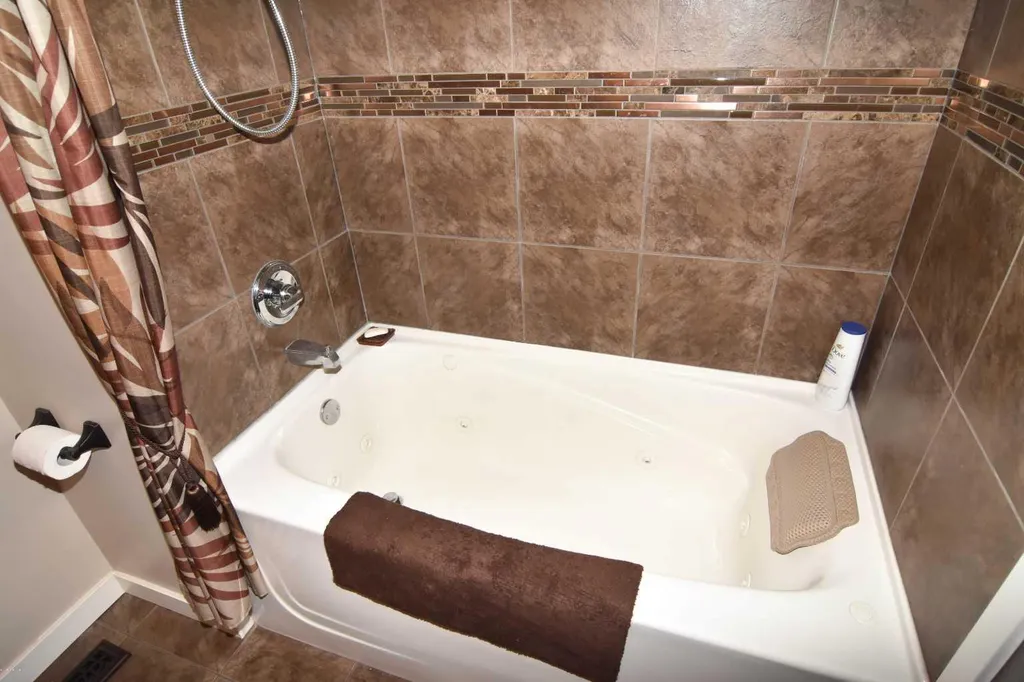 254 Maple Grove Crescent Strathmore AB T1P 1G2