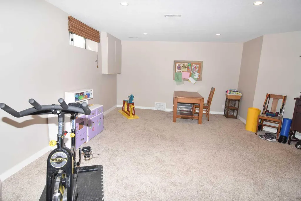 254 Maple Grove Crescent Strathmore AB T1P 1G2