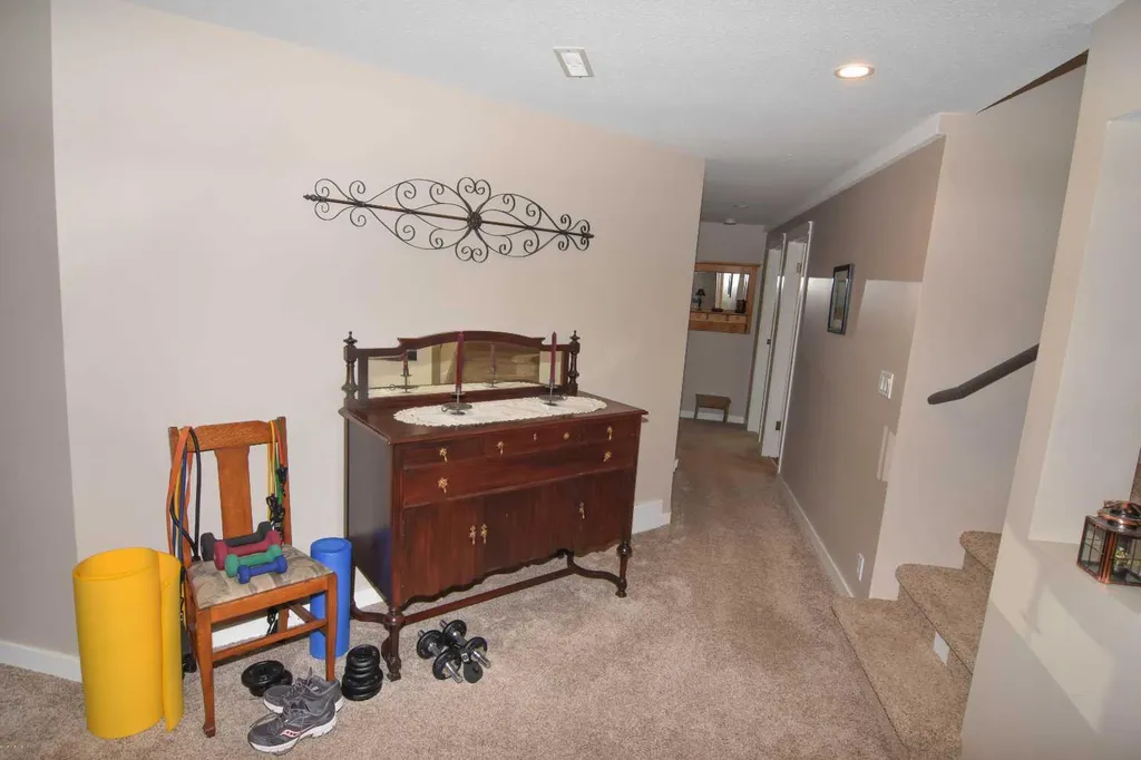 254 Maple Grove Crescent Strathmore AB T1P 1G2