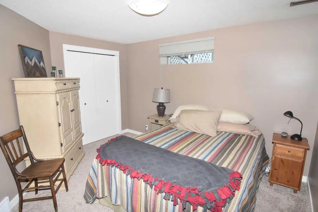 254 Maple Grove Crescent Strathmore AB T1P 1G2