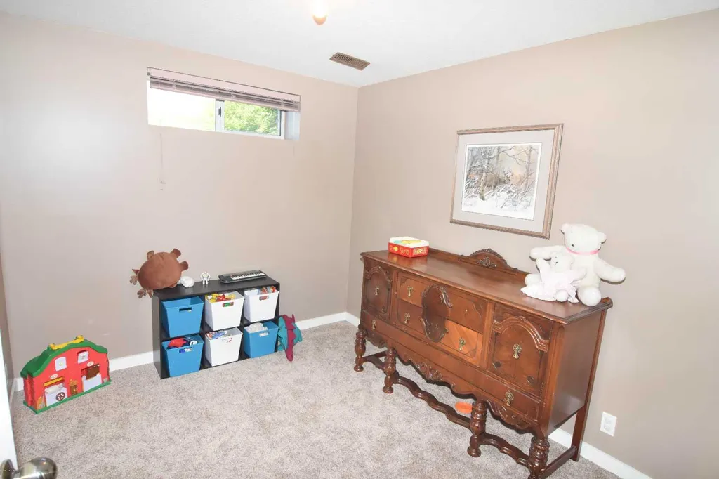 254 Maple Grove Crescent Strathmore AB T1P 1G2