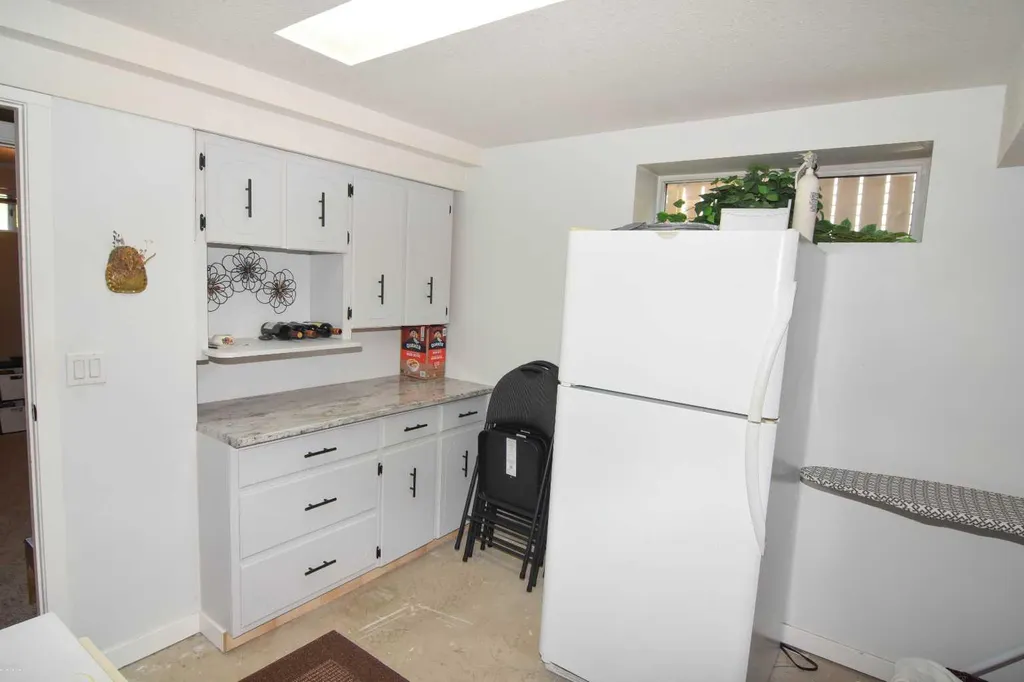 254 Maple Grove Crescent Strathmore AB T1P 1G2