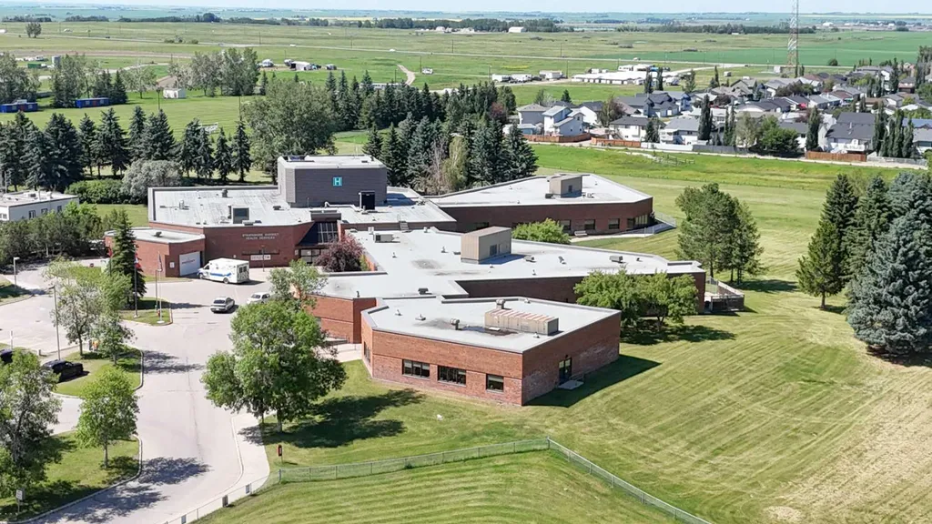254 Maple Grove Crescent Strathmore AB T1P 1G2