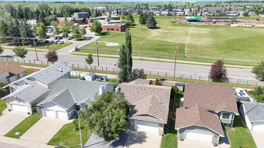 254 Maple Grove Crescent Strathmore AB T1P 1G2