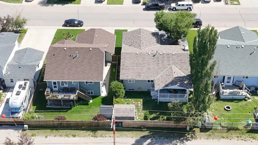 254 Maple Grove Crescent Strathmore AB T1P 1G2