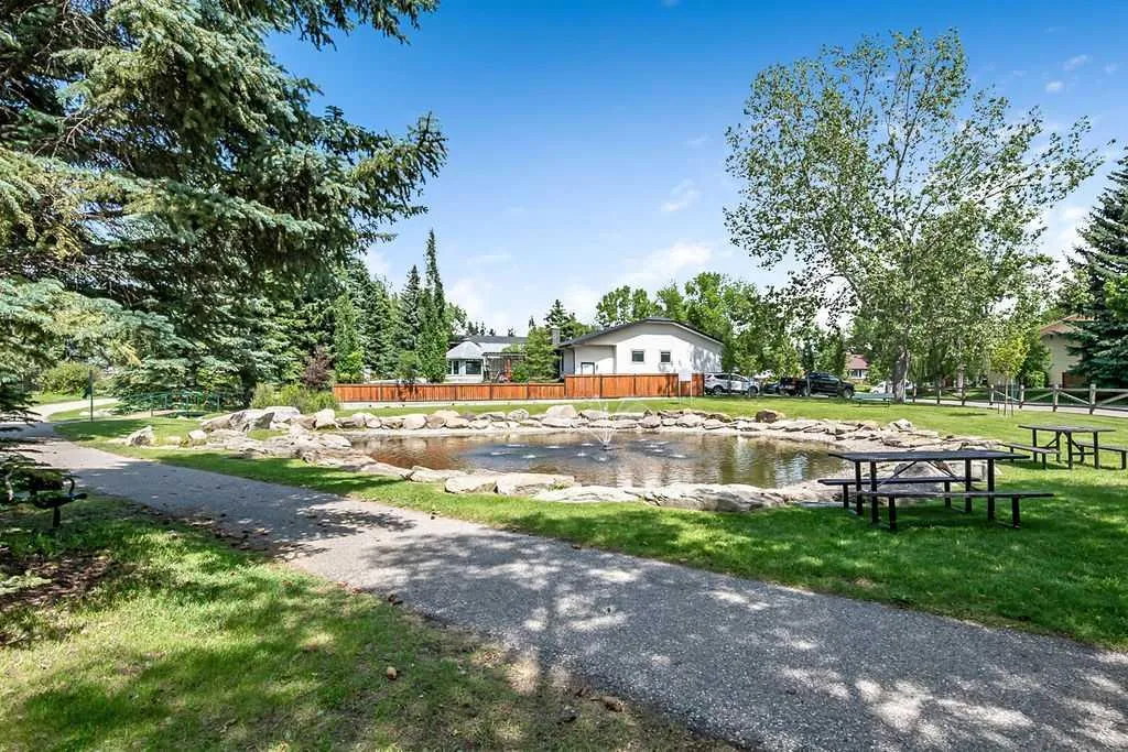 22 Robinson Drive Okotoks AB T1S 1C4
