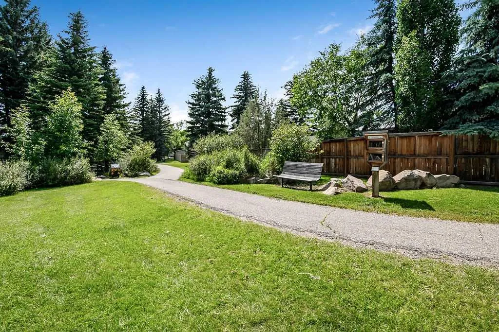 22 Robinson Drive Okotoks AB T1S 1C4