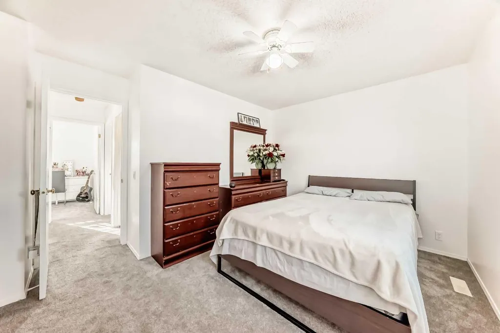 79 Hidden Crescent NW Calgary AB T3A 5L4