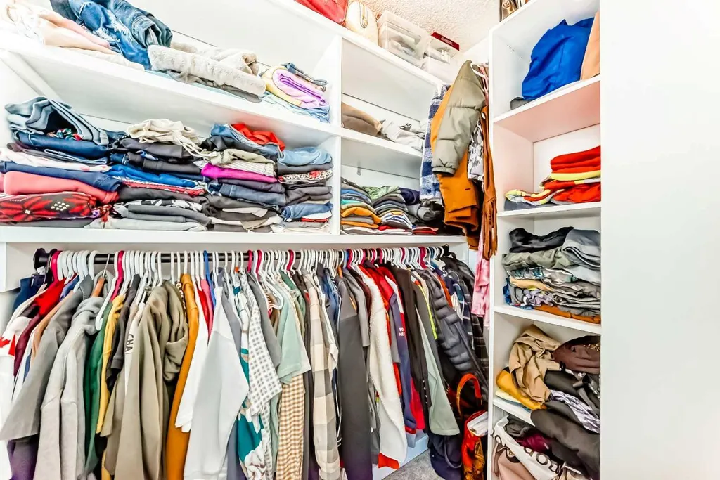 79 Hidden Crescent NW Calgary AB T3A 5L4