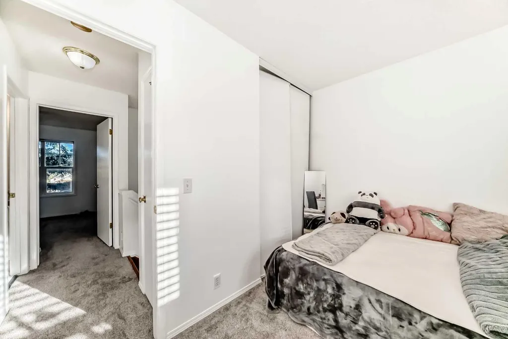 79 Hidden Crescent NW Calgary AB T3A 5L4