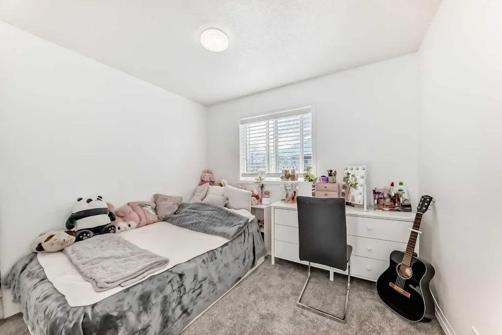79 Hidden Crescent NW Calgary AB T3A 5L4