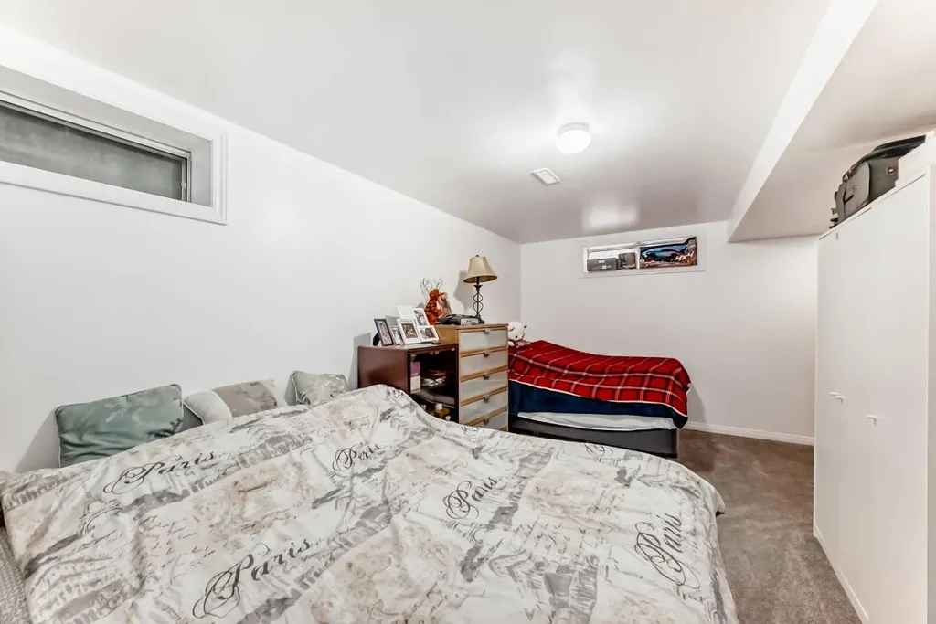 79 Hidden Crescent NW Calgary AB T3A 5L4