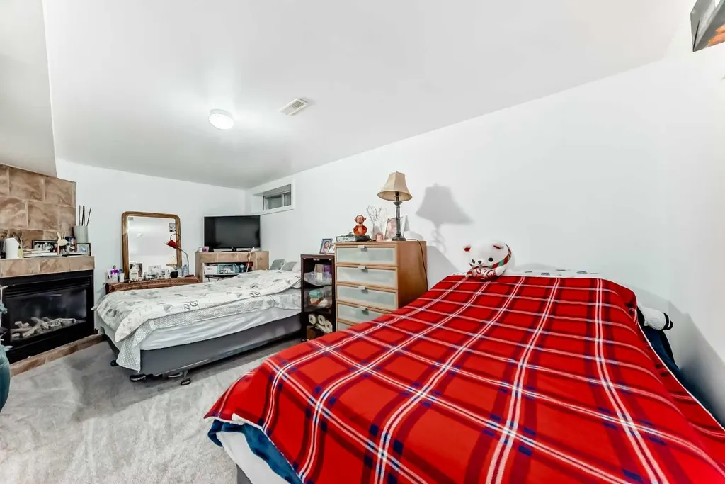 79 Hidden Crescent NW Calgary AB T3A 5L4