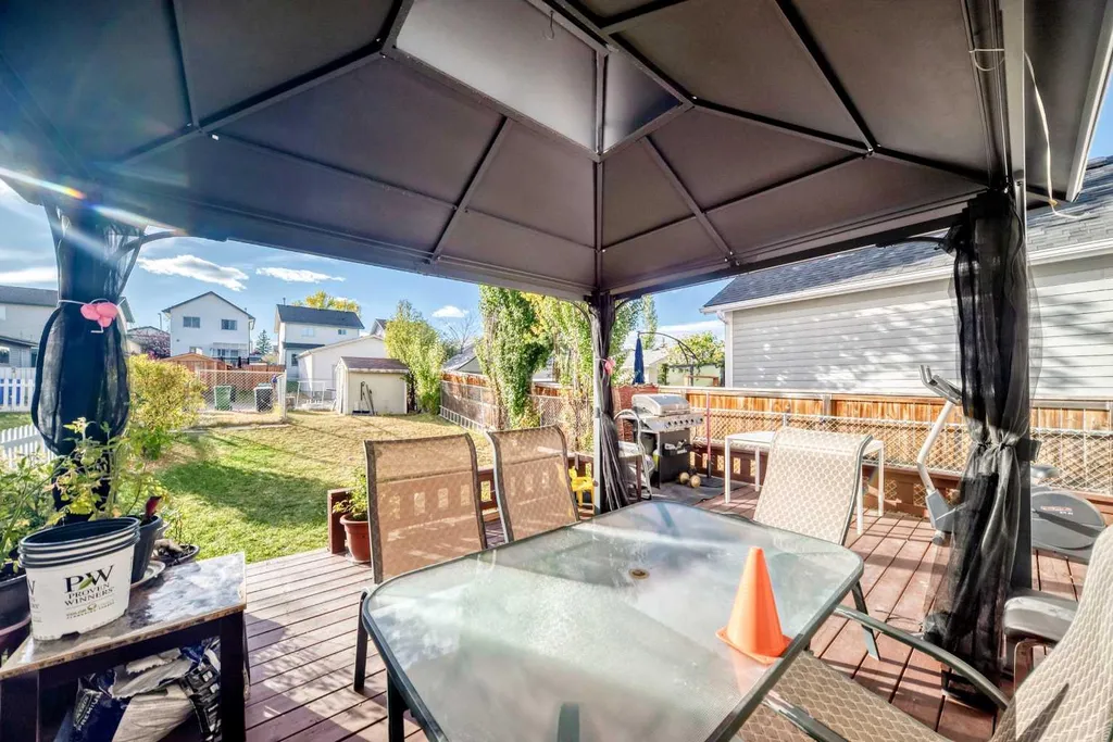 79 Hidden Crescent NW Calgary AB T3A 5L4