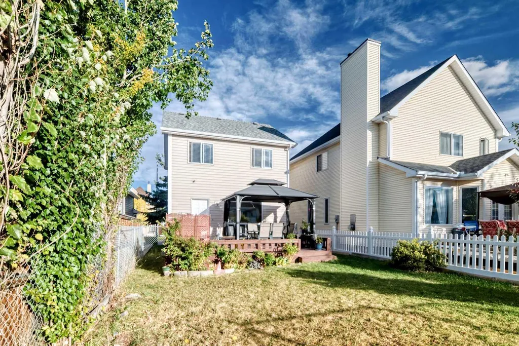 79 Hidden Crescent NW Calgary AB T3A 5L4