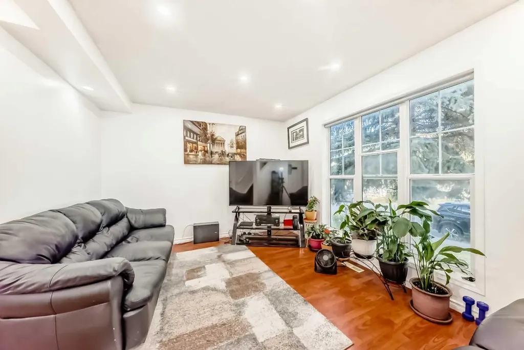 79 Hidden Crescent NW Calgary AB T3A 5L4