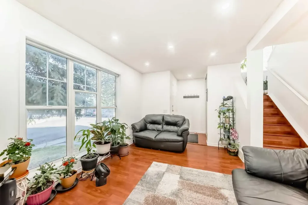 79 Hidden Crescent NW Calgary AB T3A 5L4