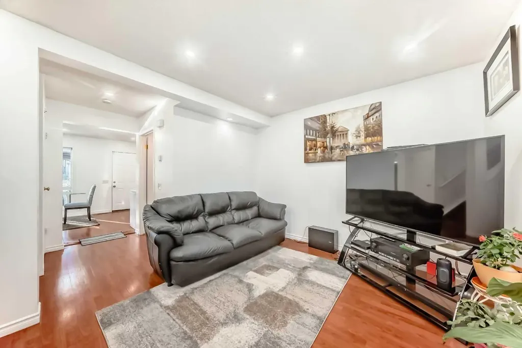 79 Hidden Crescent NW Calgary AB T3A 5L4
