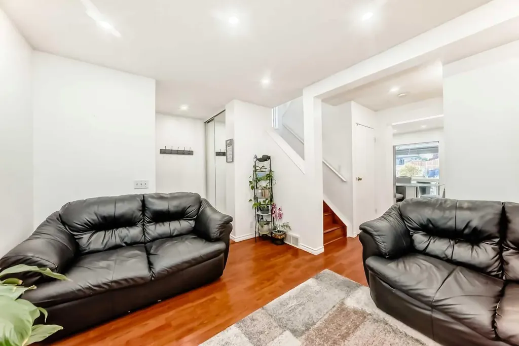 79 Hidden Crescent NW Calgary AB T3A 5L4