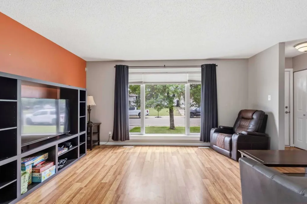 157 Rogers Crescent Fort Mcmurray AB T9H 2W7