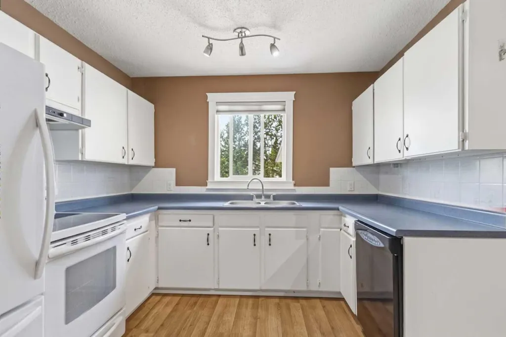 157 Rogers Crescent Fort Mcmurray AB T9H 2W7