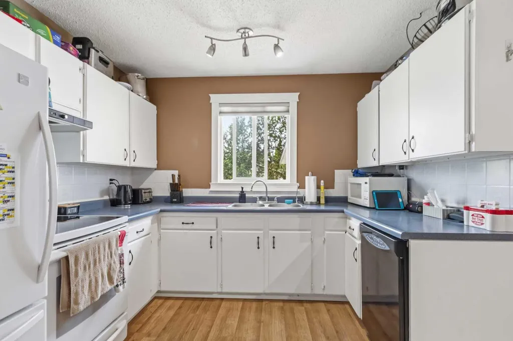157 Rogers Crescent Fort Mcmurray AB T9H 2W7