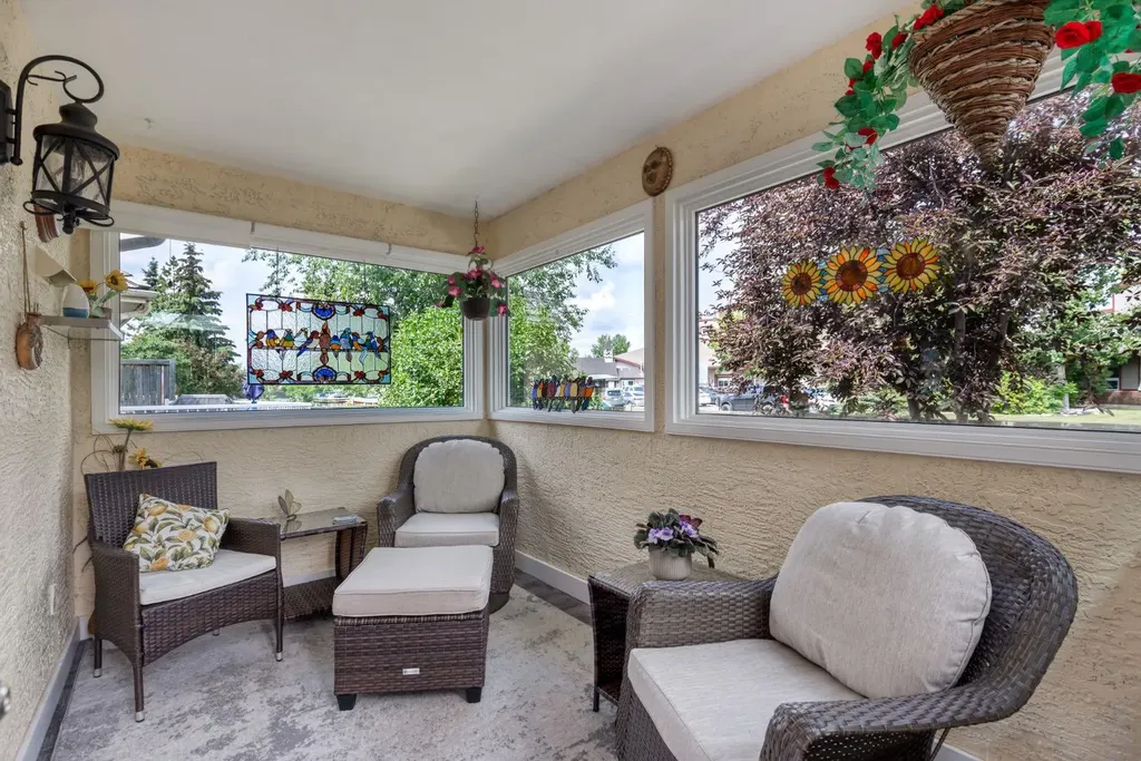 26 Quigley Drive Cochrane AB T4C 1M2