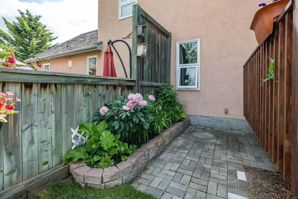 26 Quigley Drive Cochrane AB T4C 1M2