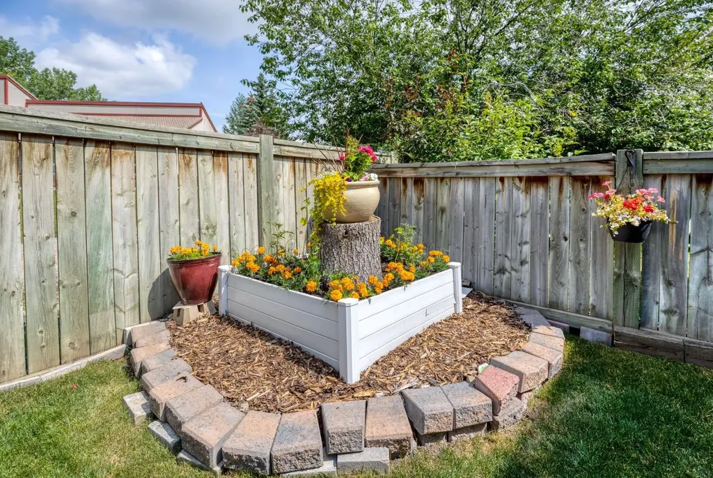 26 Quigley Drive Cochrane AB T4C 1M2