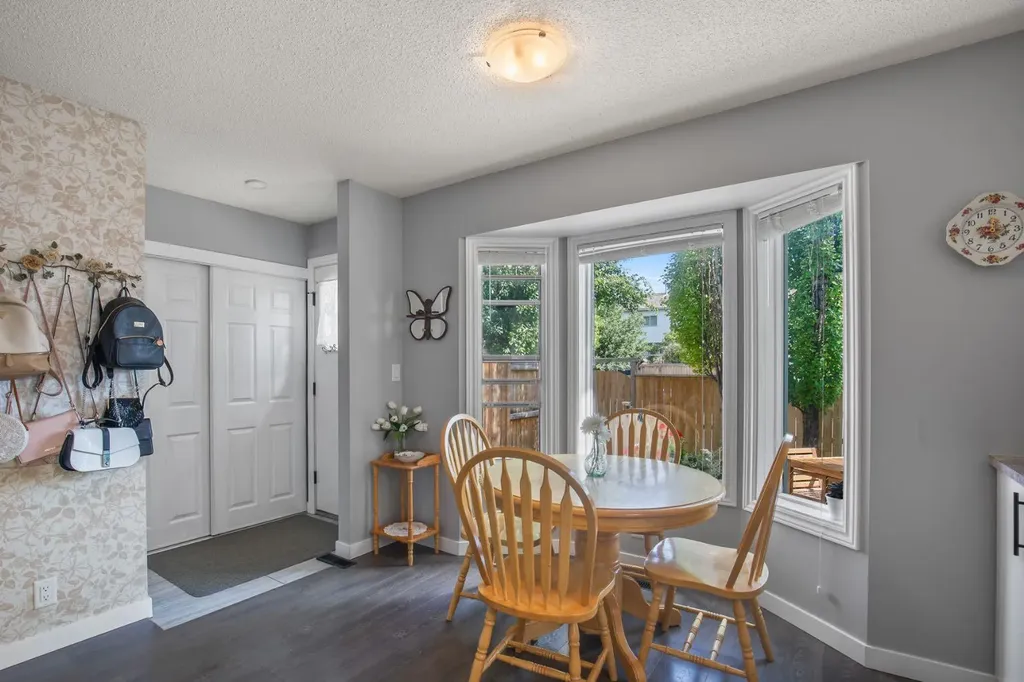 47 Ellenwood Drive Red Deer AB T4R 2E1