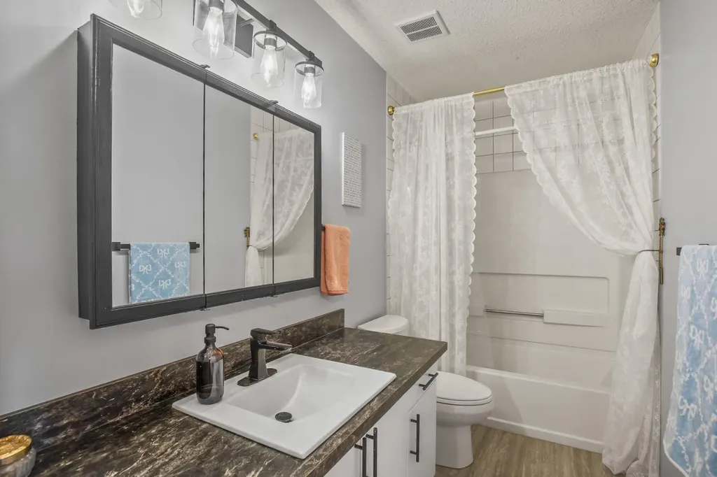 47 Ellenwood Drive Red Deer AB T4R 2E1