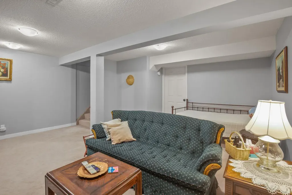 47 Ellenwood Drive Red Deer AB T4R 2E1
