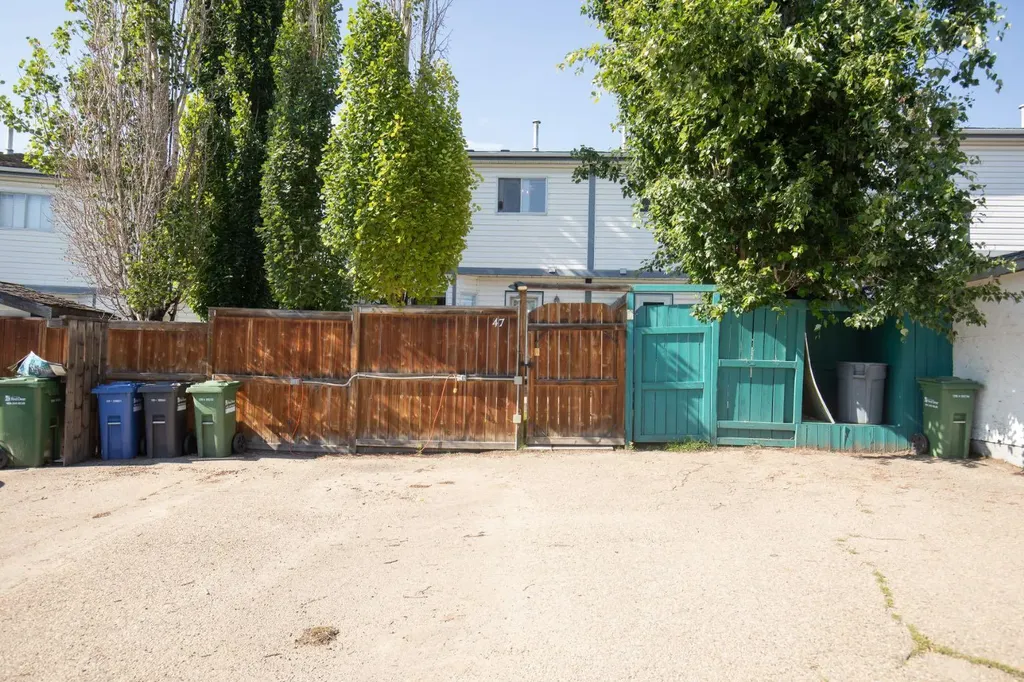 47 Ellenwood Drive Red Deer AB T4R 2E1