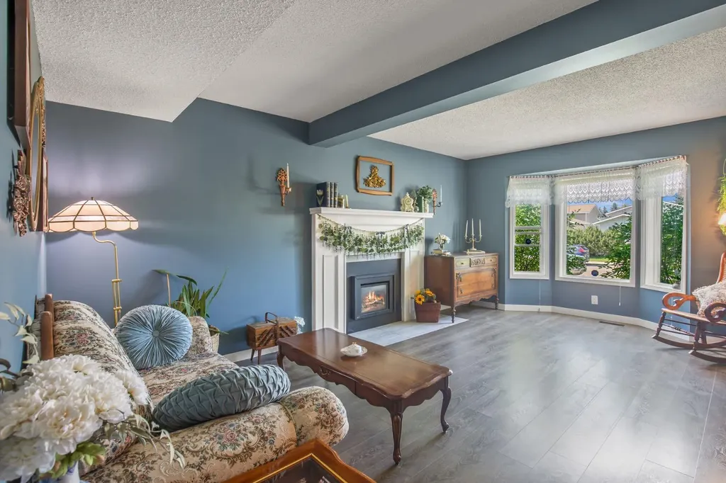 47 Ellenwood Drive Red Deer AB T4R 2E1