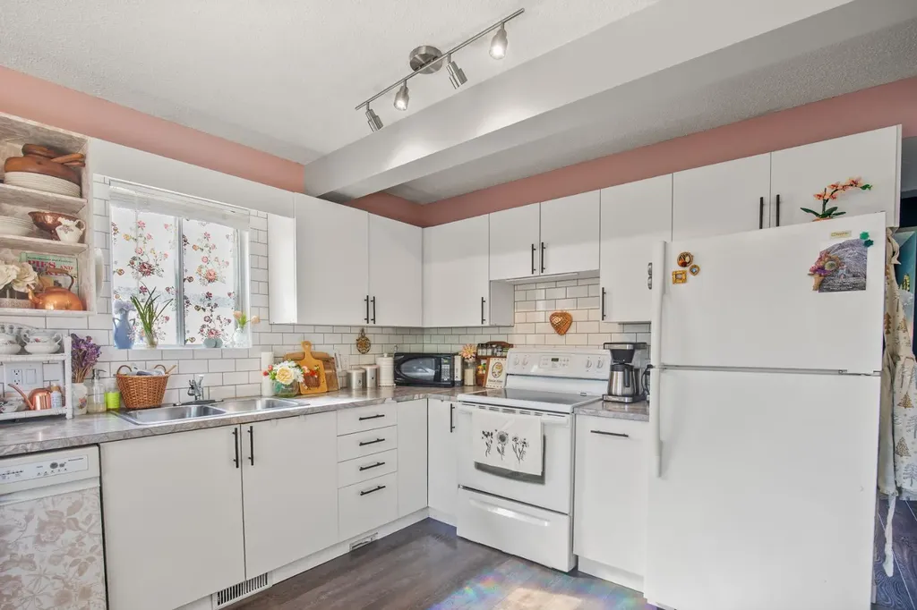 47 Ellenwood Drive Red Deer AB T4R 2E1