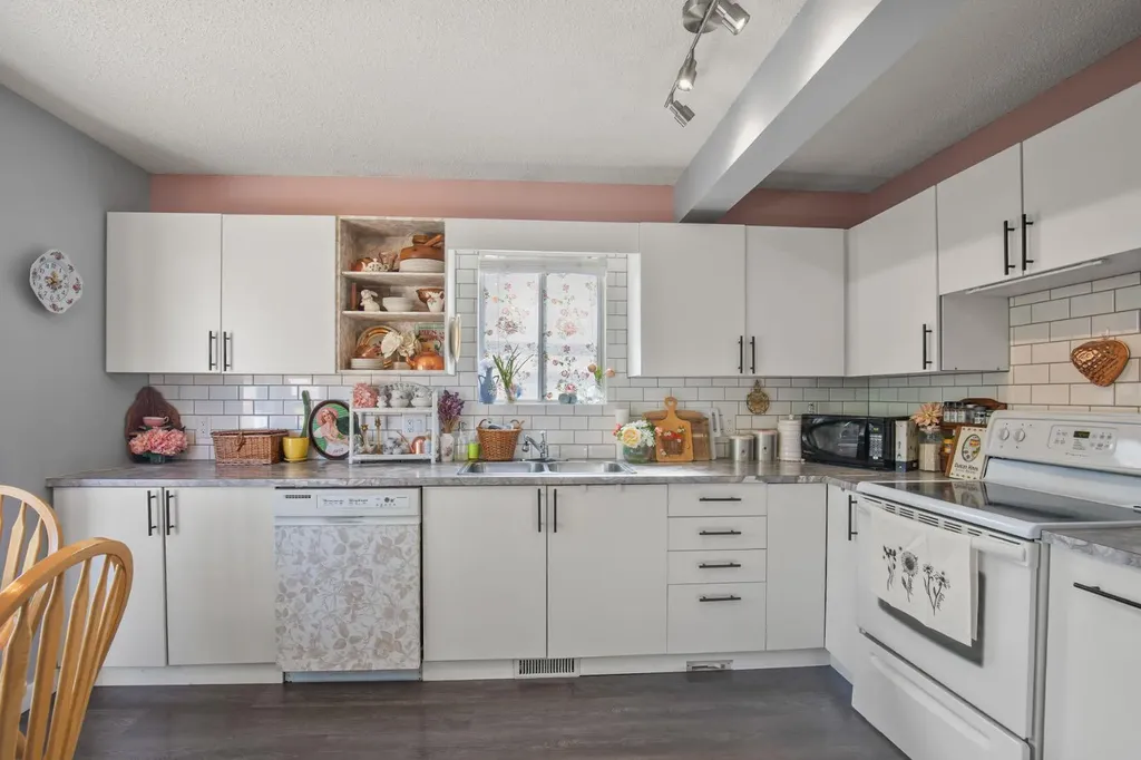 47 Ellenwood Drive Red Deer AB T4R 2E1