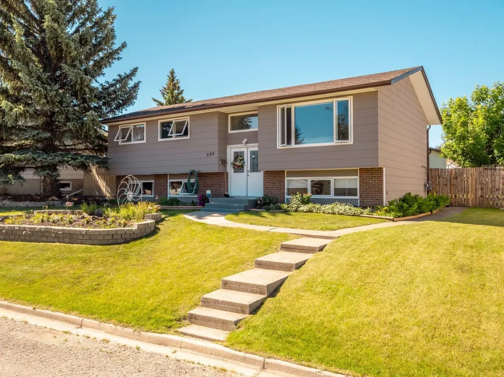 580 Mcdougall Street Pincher Creek AB T0K 1W0