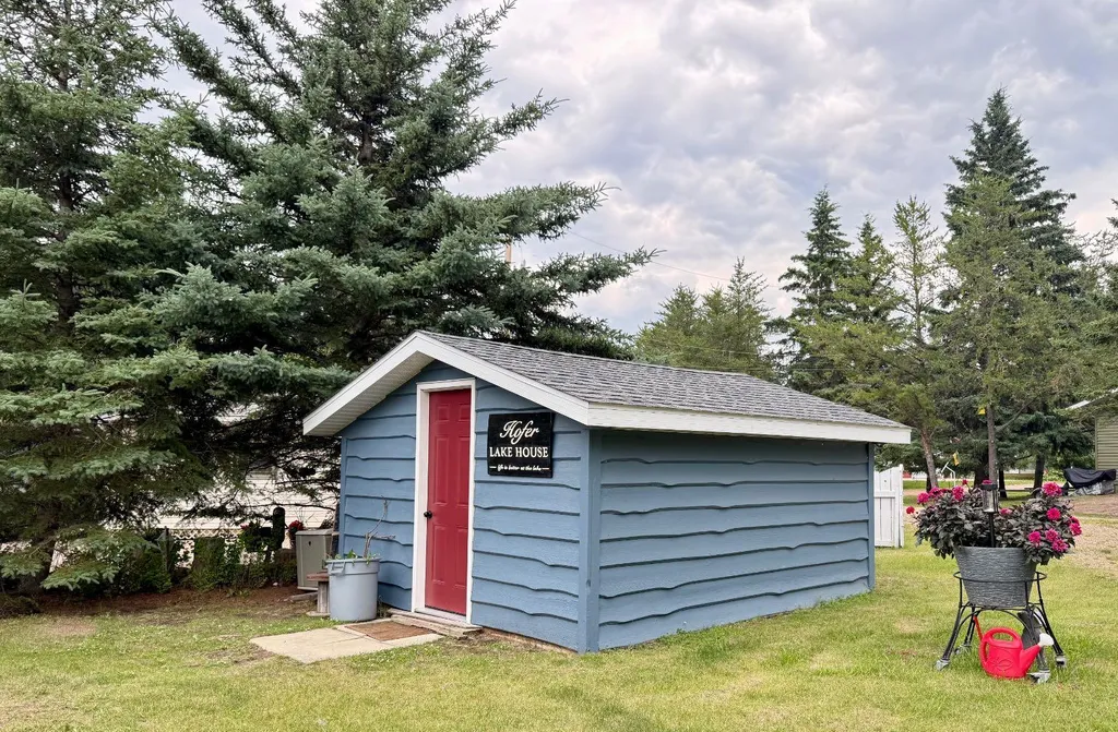 221 White Fish Crescent Lac Des Iles SK S0M 1A0