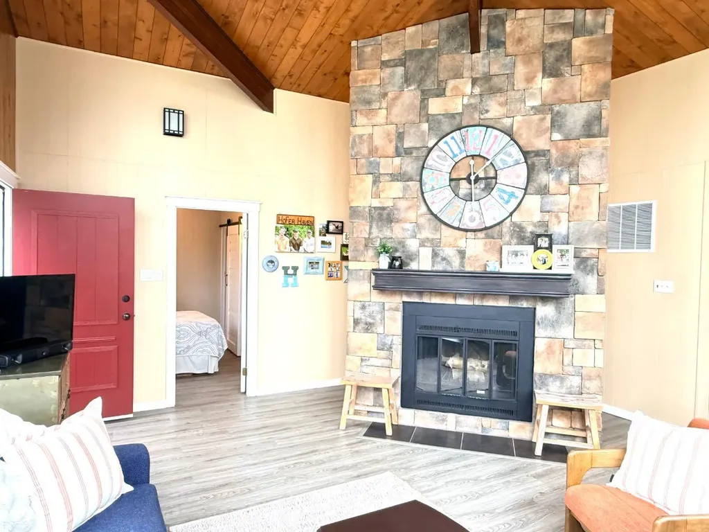 221 White Fish Crescent Lac Des Iles SK S0M 1A0