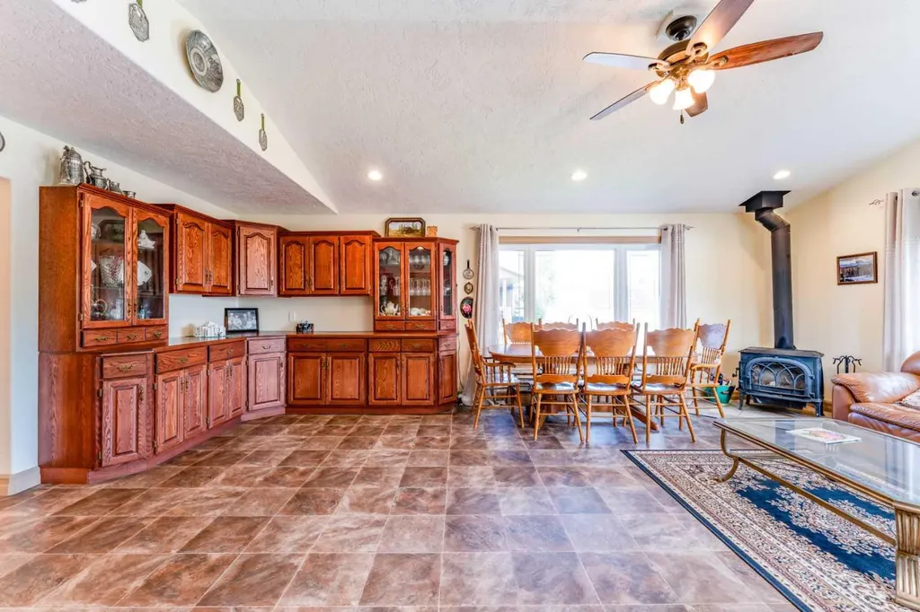 43 N 2a Street E Magrath AB T0K1J0