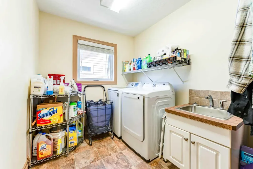 43 N 2a Street E Magrath AB T0K1J0