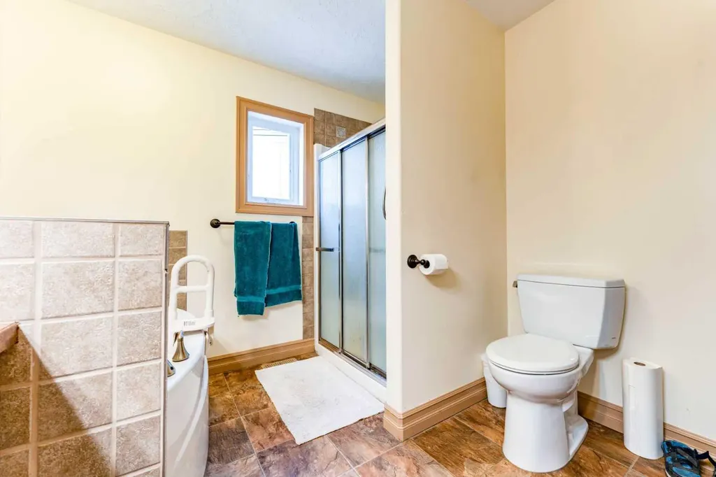 43 N 2a Street E Magrath AB T0K1J0