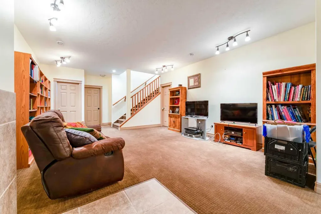 43 N 2a Street E Magrath AB T0K1J0