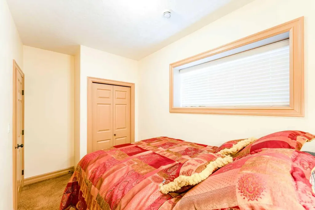 43 N 2a Street E Magrath AB T0K1J0