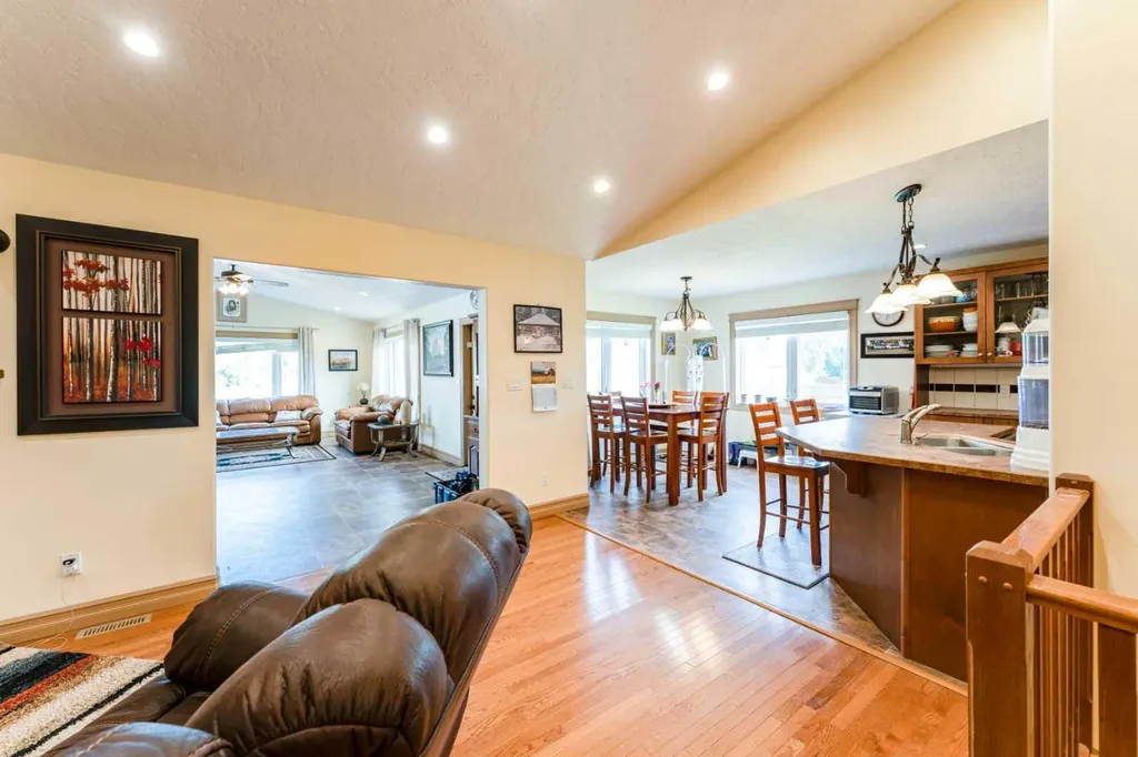 43 N 2a Street E Magrath AB T0K1J0