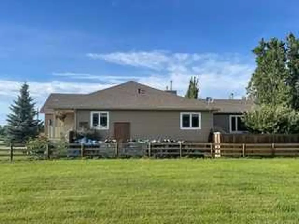 43 N 2a Street E Magrath AB T0K1J0